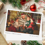 Cartes Pour Fêtes Annuelles Photo de Noël moderne Portrait de famille<br><div class="desc">Créez une carte de Noël personnalisée qui reflète l'esprit unique de votre famille. Doté d'un design typographique moderne, votre photo chère occupe le devant de la scène avec de l'espace pour votre message de Noël à l'envers. Cette carte élégante est un moyen parfait de répandre la joie des vacances et...</div>