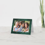 Cartes Pour Fêtes Annuelles Photo de Noël vert moderne<br><div class="desc">Un cadre botanique vert moderne et élégant entoure votre photo de vacances. Joyeux Noël et une ligne de texte personnalisé est entourée d'un arrangement botanique assorti. Photo de conservation parfaite pour encadrer et afficher.</div>