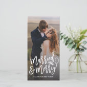 Cartes Pour Fêtes Annuelles Photo de vacances mariées et joyeuses (Debout devant)