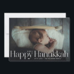 Cartes Pour Fêtes Annuelles Photo de vacances pour Hanoukka minimale<br><div class="desc">Hanoukka simple heureux en lettres serif avec signature année et famille. Ajoutez votre propre message ou des photos supplémentaires à l'arrière.</div>