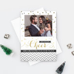 Cartes Pour Fêtes Annuelles Photo Mariage en argent et en or Confetti<br><div class="desc">Festif et élégant design de carte de fête présente votre photo préférée encadrée de rayures de confettis et de chevrons avec un look étincelant ou texturé parties scintillant. Personnalisez avec votre photo et votre texte personnalisé. Couleurs : argent métallique chatoyant et or avec blanc et accents de noir doux.</div>