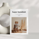Cartes Pour Fêtes Annuelles Photo minimaliste moderne Hanoukka Scandinave<br><div class="desc">Fêtez Hanoukka avec cette carte de vacances moderne minimaliste avec un arrière - plan blanc propre,  des lignes simples et un grand espace négatif. Le design d'inspiration scandinave offre une façon élégante et sobre de partager vos photos préférées et vos souhaits de vacances.</div>
