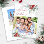 Cartes Pour Fêtes Annuelles Photo moderne élégante de la verdure de Noël<br><div class="desc">Cette carte de Noël moderne présente une élégante verdure d'hiver et des baies et offre de l'espace pour 2 photos. Le design est accentué avec du texte de style manuscrit tendance. Le message d'accueil sophistiqué dit : "Salutations de la saison".</div>