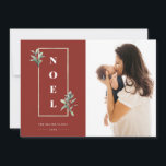 Cartes Pour Fêtes Annuelles Photo moderne NOEL Gold Winter Berry Fragmentation<br><div class="desc">Cadre élégant en faux or pâle orné de branches de baies d'hiver sur des arrière - plans festifs de couleur rouge rustique. Caractéristiques de conception, encadré en caractères gras NOEL, lignes de texte modèles pour les noms, année et message avec une seule photo sur le devant et deux espaces photo...</div>