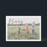 Cartes Pour Fêtes Annuelles Photo moderne Script rustique élégant<br><div class="desc">Carte de Noël photo moderne avec un design simple et minimal avec "Joyeux Noël" dans un élégant script rustique noir sur votre photo préférée avec votre nom de famille. Le modèle comprend une superposition blanche pour aider le texte à se démarquer sur votre photo et peut être supprimé dans l'outil...</div>