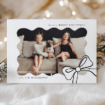 Cartes Pour Fêtes Annuelles Photo Noir et blanc Noël Simple Bow<br><div class="desc">Cette carte festive de Noël en noir et blanc présente un arc élégant et élégant et une photo branchée du centre ondulé. Le dos simple comprend un message de voeux de Noël modifiable avec votre nom personnalisé, et est sûr d'avoir des amis et de la famille prêts à célébrer cette...</div>