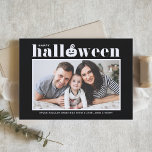 Cartes Pour Fêtes Annuelles Photo noire Jack-o-lanterne Halloween joyeuse<br><div class="desc">Joyeux Halloween ! Envoyez des salutations Halloween à votre famille et à vos amis avec cette carte Halloween personnalisable. Il présente une typographie rétro et audacieuse et un accent citrouille. Personnalisez en ajoutant vos détails. Cette carte Halloween photo personnalisée est disponible en d'autres couleurs. Des éléments correspondants sont disponibles.</div>