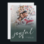 Cartes Pour Fêtes Annuelles Photo Overlay 2025 Calendrier Joyeux Noël Vert<br><div class="desc">Photo de famille Superposition 2025 Calendrier Joyeux Script Christmas Dark Green. Disponible numériquement et imprimé. Remplacez simplement l'exemple de photo par le vôtre et personnalisez avec vos noms et votre année. Joyful est dans un jeu élégant script set en blanc qui peut être changé en une autre couleur si vous...</div>