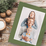 Cartes Pour Fêtes Annuelles Photo personnalisée de Noël simple moderne<br><div class="desc">Le design se compose d'un design simple avec une typographie sans serif moderne. Ajoutez une photo personnalisée,  un message,  le nom de famille et l'année.</div>
