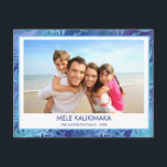 CARTES POUR FÊTES ANNUELLES PHOTO TROPICALE BLEU DE MELE KALIKIMAKA HAWAIIAN<br><div class="desc">Faux Foil Mele Kalikimaka Hawaiian Tropical Palm Leaf Family Photo Christmas Holiday Card. La photo et le nom de famille peuvent être remplacés sur cette simple plage ou sur la côte Carte photo de Noël de famille.</div>