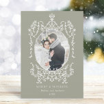 Cartes Pour Fêtes Annuelles Photo Vintage classique avec cadre vert neutre<br><div class="desc">Ce Noël plat | carte de vacances avec cadre vintage blanc avec photo. Pour une personnalisation plus avancée de cette conception,  cliquez sur le BOUTON OUTIL DESIGN BLEU ci-dessus !</div>