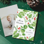 Cartes Pour Fêtes Annuelles Photo Wispy Holly Green et Red Watercolor<br><div class="desc">De belles aquarelles peintes feuilles et baies flottent à travers cette carte de vacances plate. Des polices saintes et élégantes ornent l'avant de la carte tandis qu'une photo personnalisée et une signature de script prennent le dos. Si vous supprimez la photo, l'arrière - plan sera un rouge de coordination. Art...</div>