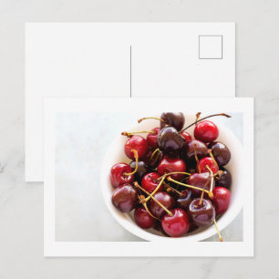 Cartes Pour Fêtes Annuelles Photographie de cerises rouges fraîches dans un bo