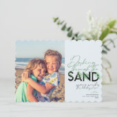 Cartes Pour Fêtes Annuelles Plage Noël Dashing À Travers Le Sable Photo (Debout devant)