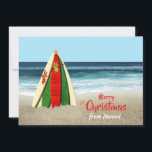 Cartes Pour Fêtes Annuelles Planches de surf personnalisables sur Noël de<br><div class="desc">Une carte plate de vacances comportant quelques planches de surf lumineuses et colorées empilées comme un arbre de Noël sur la plage avec une étoile de mer sur le dessus et l'océan derrière lui. Tout le texte sur l'avant et le dos de carte est personnalisable ainsi vous pouvez ajouter les...</div>
