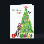 Cartes Pour Fêtes Annuelles Pointeur À poils durs allemand, oiseau et sapin de<br><div class="desc">Sur le devant de cette carte de Noël, un beau chien À poils durs allemand Pointer porte un casquette de père Noël rouge et blanc assis à côté d'un arbre de Noël. Des emballages de cadeaux aux couleurs vives sont éparpillés, et un bullfinch débarque sur le sapin de Noël. Le...</div>