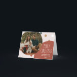 Cartes Pour Fêtes Annuelles Polka rouge Boho point Noël Plié photo unique<br><div class="desc">Cette carte de vacances en boho rouge pois Noël pliée simple photo est parfaite pour votre accueil de vacances en bohème moderne inspiré de la ferme. La police de caractères rustique classique mais délicate dessinée à la main lui donne un aspect terreux vintage tout en le gardant mignon et simple....</div>