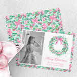 Cartes Pour Fêtes Annuelles Preppy Pink & Green Palm Beach Wreath Photo<br><div class="desc">PreppyPrint.com - Célébrez Noël avec style! Ajoutez votre touche personnalisée à ces cartes de Noël. Transférez aussi ce design sur les produits de votre choix ! Cliquez sur "retirer du dos de la carte" sous "Logo & Independent Creator Mark" pour supprimer le code QR du dos de la carte. Veuillez...</div>