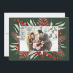 Cartes Pour Fêtes Annuelles Red Green Winter Botanical Christmas Photo<br><div class="desc">Une carte de Noël élégante pour envoyer des voeux de vacances à votre famille et vos amis. Le design simple présente une carte vert foncé avec un cadre aquarelle de botaniques d'hiver, de verts et de baies sur un arrière - plan vert foncé. Personnalisez avec une photo préférée sur le...</div>