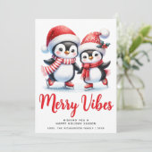 Cartes Pour Fêtes Annuelles Red Merry Vibes Patinage sur glace Pingouins Noël (Debout devant)