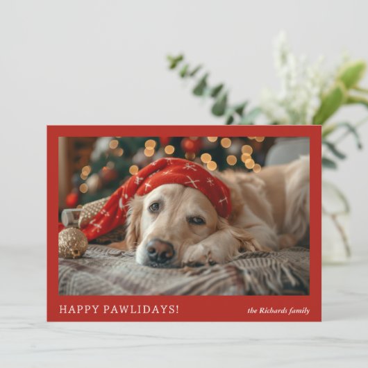 Cartes Pour Fêtes Annuelles Red Minimalist Funny Joyeux Pawlidays Noël (Debout devant)
