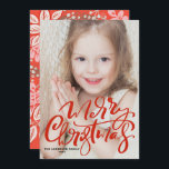 Cartes Pour Fêtes Annuelles Red Modern Calligraphy Photo Joyeux Noël<br><div class="desc">Joyeux Noël! Envoyez vos voeux de Noël festifs à votre famille et à vos amis avec cette carte photo de Noël personnalisable. Il présente une calligraphie moderne blanche avec motif festif. Personnalisez en ajoutant une photo, des noms, l'année et d'autres détails. Cette carte de Noël avec lettres de la main...</div>