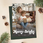 Cartes Pour Fêtes Annuelles Retro Merry et Bright Christmas Photo<br><div class="desc">Cette Retro Merry and Bright Christmas Photo Holiday Card offre un design propre et sophistiqué avec une photo de famille complète et une grande typographie de script "Merry Bright". Le style décontracté, mais rétro, se fond sans effort dans le cadre naturel, ce qui en fait une option idéale pour les...</div>