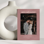 Cartes Pour Fêtes Annuelles Rose Dusty minime Joyeux Marié Photo de Noël<br><div class="desc">Gras Minimaliste Dusty Rose Automne Rétro Simple Personnalisé Mariage Joyeux Marié Photo de Noël Carte de vacances</div>