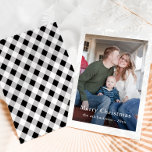 Cartes Pour Fêtes Annuelles Rustique Noir Plaid Joyeux Noël Photo<br><div class="desc">Ce simple et classique plaid noir Joyeux carte photo de vacances de Noël dispose d'un front photo avec une élégante typographie blanche,  et d'un motif plaid rustique noir et blanc sur le dos.</div>