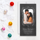 Cartes Pour Fêtes Annuelles Rustique Tableau Noir Merry Christmas Photo<br><div class="desc">Envoyez vos vœux de Noël avec une carte de vœux photo festive et chic. Une bordure festive de gribouillis à la craie blanche dessinée à la main avec des étoiles et des flocons de neige encadre votre photo verticale. Comprend un fond de style tableau noir.</div>
