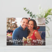 Cartes Pour Fêtes Annuelles Script blanc moderne marié et joyeux photo (Debout devant)