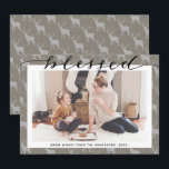 Cartes Pour Fêtes Annuelles Script moderne Brown gris chic BLESSEE Minimaliste<br><div class="desc">Script moderne Brown Gray Chic BÉNÉFICIE D'Une Carte De Vacances Photo Minimaliste. Envoyez des voeux de vacances personnalisables et personnalisés à vos amis, collègues et famille dans des cartes de style simple, chic, élégant et moderne design photo festif, naturel minimaliste! Une belle calligraphie de "béni" encadre votre photo devant. Ci-dessous...</div>