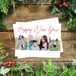 Cartes Pour Fêtes Annuelles Script moderne Joyeux Nouvel An Trois photo<br><div class="desc">Cette belle carte postale de vacances comprend trois photos et le salut "Bonne année". Le design est simple mais élégant. Cette conception accepte deux photos verticales et une photo horizontale. À l'arrière, vous trouverez beaucoup d'espace pour écrire votre propre salutation personnelle et l'adresse du destinataire. Les cartes postales sont un...</div>