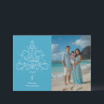 Cartes Pour Fêtes Annuelles Seas & Salutations Beach Photo Noël<br><div class="desc">Carte de Noël Seas & Greeting Beach Photo. Une décoration arborée avec des fleurs et des vagues avec le texte "Mer & Salutations". Vous pouvez choisir votre propre couleur arrière - plan pour compléter votre photo. Personnalisez le modèle avec l'année et votre signature.</div>