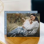 Cartes Pour Fêtes Annuelles Shalom Sketched Full Photo Hanoukka<br><div class="desc">Partagez vos salutations de vacances avec ces cartes photos Hanoukka chic avec votre photo préférée à fond saigné horizontal ou orienté paysage. "Shalom" apparaît comme une superposition de texte blanc en lettres courbes dessinées à la main décontractée. Personnalisez avec votre nom de famille.</div>