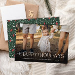 Cartes Pour Fêtes Annuelles Simple élégante Joyeuses Vacances Florales Retour<br><div class="desc">Ce magnifique carte photo de vacances présente une typographie moderne et élégante en bas, lisant "Happy Holidays" en ivoire. Une superposition en dégradé foncé permet au texte de se démarquer de n'importe quelle photo. Le dos de la carte contient un motif floral et verdoyant dessiné à la main dans des...</div>