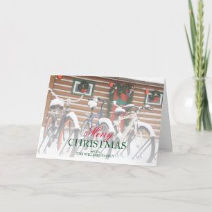 Cartes Pour Fêtes Annuelles Snow-Covered Bicycles Near Festive Lodge