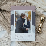 Cartes Pour Fêtes Annuelles Snowdrift | Colorblock Photo verticale Hanoukka<br><div class="desc">Une carte de vacances moderne et élégante en couleurs douces avec votre photo préférée verticale ou portrait orientée sur un arrière - plan de snowdrift en bloc coloré en mauve rose, gris et blanc. "Joyous Hanoukka" apparaît en dessous dans une belle écriture manuscrite, avec votre nom de famille en dessous....</div>