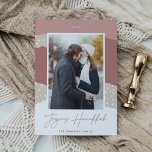 Cartes Pour Fêtes Annuelles Snowdrift | Colorblock Photo verticale Hanoukka<br><div class="desc">Une carte de vacances moderne et élégante dans des couleurs douces avec votre photo préférée verticale ou portrait orientée sur un arrière - plan colorblock de dérive de neige dans des tons de rose et bronzés inspirés du désert. "Joyous Hanoukka" apparaît en dessous dans une belle écriture manuscrite, avec votre...</div>