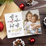Cartes Pour Fêtes Annuelles Tout n'est pas calme Funny moderne Gold Photo de N<br><div class="desc">Tout n'est pas calme mais tout est lumineux ! Cette drôle de carte de Noël est sûr d'obtenir un sourire de la famille et des amis cette saison de vacances. Ce design présente une calligraphie manuscrite avec "not" dans une couleur rouge festive et "bright" dans un faux or. Ci-dessous, il...</div>