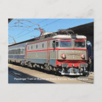 Train de passagers à la gare ferroviaire de Bucare