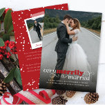 Cartes Pour Fêtes Annuelles Très Merrily Marié Mr & Mrs Mariage Photo Moderne<br><div class="desc">L'arrière comprend un motif de snowdots complet, une photo instantanée et un message de vacances personnalisable. L'arrière - plan de base peut être changé en n'importe quelle couleur de votre choix. Tout / La plupart du texte est modifiable. Illustration de fat*fa*tin. Facile à personnaliser avec votre propre message texte, nom,...</div>