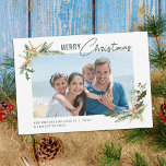 Cartes Pour Fêtes Annuelles Tropical Beach Christmas Starfish Photo<br><div class="desc">Cette carte de Noël de plage tropicale à thème côtier présente un modèle photo encadré dans 2 coins avec des étoiles de mer décorées de feuilles saints,  de baies et de sprigs de pin,  avec un script d'écriture moderne pour le salut.</div>