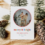 Cartes Pour Fêtes Annuelles Typographie colorée Merry & Bright Round Photo<br><div class="desc">Typographie colorée Joyeuse et brillante carte de vacances photo ronde</div>