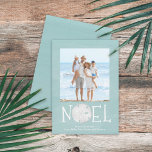 Cartes Pour Fêtes Annuelles Typographie Simple Custom Noel Beach Turquoise<br><div class="desc">Ce design est composé d'une typographie sur mesure simple carte photo de plage de sable, avec un modèle photo botanique traditionnel, un classique de Noël Noël Noël, aquarelle turquoise vie océanique, un élégant coquillage de sable rustique dollar, vacances de plage de vacances personnalisées, photos de voyage unique, carte de voeux...</div>