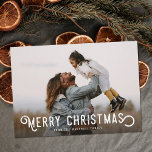 Cartes Pour Fêtes Annuelles Typographie vintage et oranges Joyeux Noël<br><div class="desc">Ce magnifique carte photo de vacances présente une typographie vintage de style "Joyeux Noël". Le dos de la carte contient un design vintage d'oranges d'hiver et de fleurs. Une superposition de photo en dégradé foncé sur le devant de la carte permet au texte blanc de se démarquer de votre photo...</div>