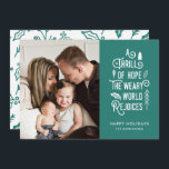 Cartes Pour Fêtes Annuelles Une frisson d'espoir | TURQUOISE | Une photo moder<br><div class="desc">Cette carte photo de Noël élégante présente un design de typographie moderne, en lisant "A Thrill of Hope. Le monde fatigué se réjouit" en blanc sur un arrière - plan turquoise (la couleur peut être customisée à n'importe quelle couleur que vous voulez). D'autres petits éléments, comme un sapin de Noël,...</div>