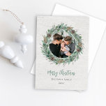 Cartes Pour Fêtes Annuelles Végétation hivernale rustique Wreath White Wood Ph<br><div class="desc">L'élégant design carte photo de vacances "Joyeux Noël" dispose d'un arrière - plan rustique chic à grains de bois blanc avec une couronne ronde de verdure d'hiver aquarelle encadrant le tableau de famille et accentue la formulation moderne vert et gris charbon. Personnalisez avec votre nom de famille et l'année. Inclut...</div>