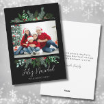Cartes Pour Fêtes Annuelles Végétation moderne Photo Feliz Navidad Christmas<br><div class="desc">Carte de vacances de Noël Feliz Navidad. Une carte de Noël simple et classique avec des branches à feuillage persistant, des feuilles, et plus autour d'une seule photo de votre famille ou ce que vous voulez inclure. Un arrière - plan noir donne une ambiance moderne, avec des touches subtiles et...</div>