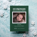 Cartes Pour Fêtes Annuelles Vert Maintenant Profitant De Quelques Nuits Pas Si<br><div class="desc">Cette faire-part de naissance moderne comporte les mots "maintenant profiter de certaines nuits pas si silencieuses" avec espace pour une seule photo sur un arrière - plan vert.</div>